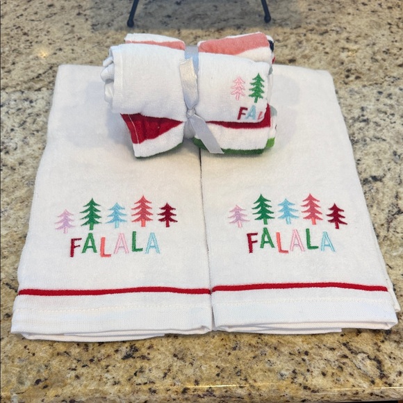 Other - NWOT 2 Christmas Hand Towels with 4 Coordinating Wash Cloths